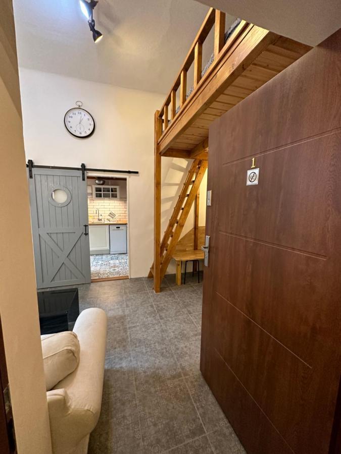Cozy New Loft Apartment Prague Luaran gambar